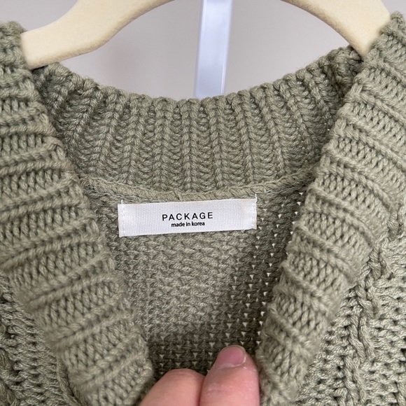 PACKAGE green sweater - Picture 3 of 3